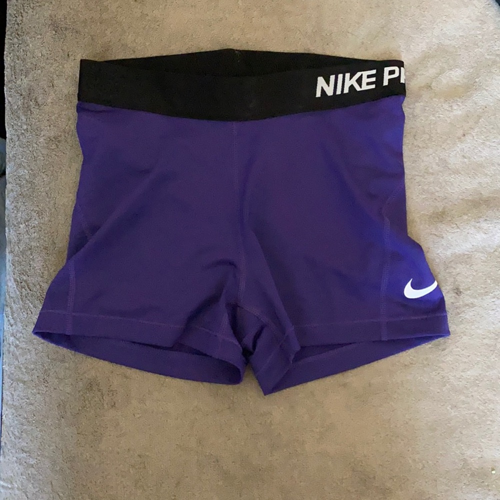 Nike pros shorts like new size small